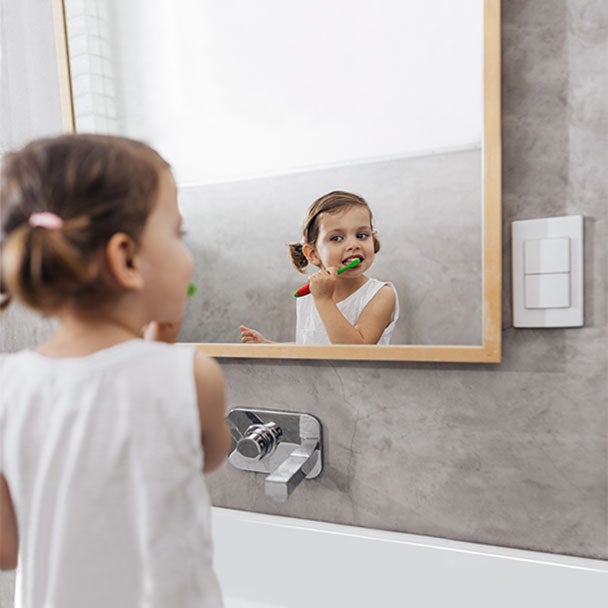 niños lavandose los dientes