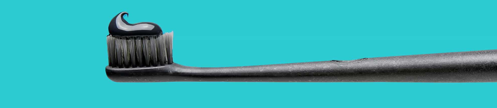 Hello pasta y cepillo dental carbon activado