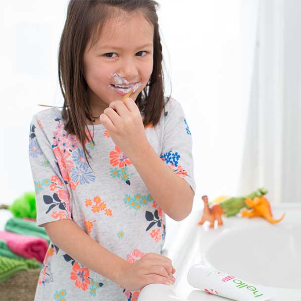 niños lavandose los dientes